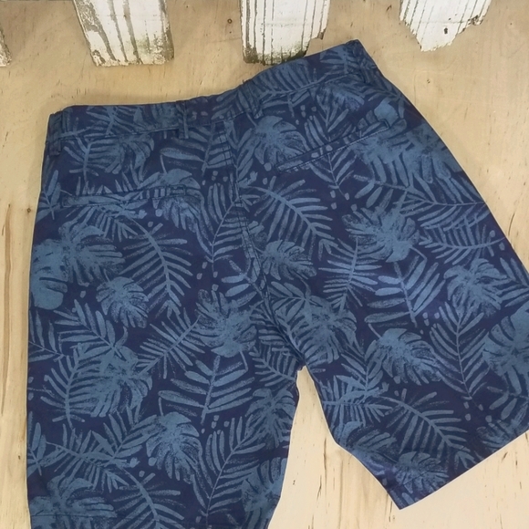 Men's: Gap KHAKIS Hawaiian Print Shorts - Picture 2 of 11